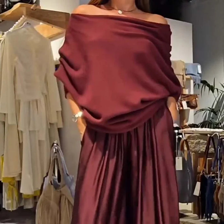 Laura | Ensemble chic de lounge à deux pièces avec épaules dénudées doux, flatteur et élégamment sans effort